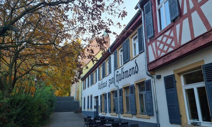 Gasthaus zum Halbmond